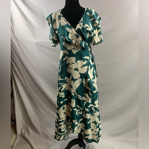 Boho Green Floral Print Butterfly Sleeve Wrap Hem Dress - Picture 6 of 9